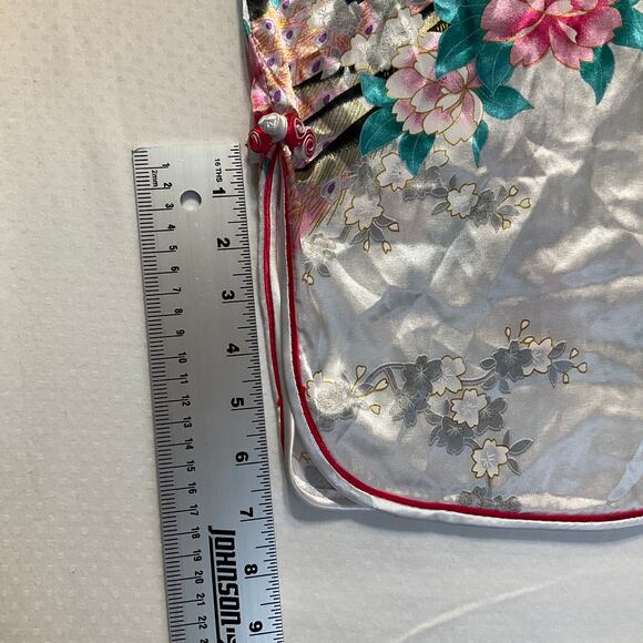 Little girl tradition costume size 5T - 6T White Floral Silky Shiny Short Sleeve - Picture 4 of 5